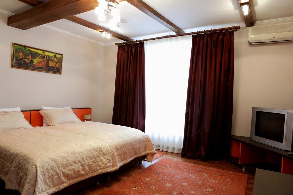 Hotel Bachus 基希讷乌 客房 照片