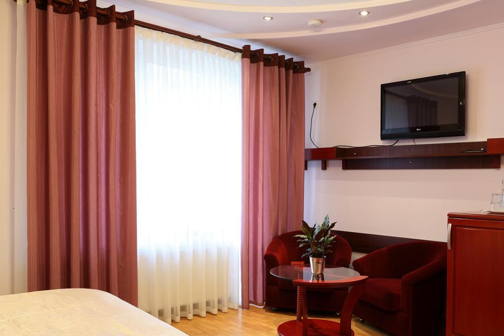 Hotel Bachus 基希讷乌 客房 照片