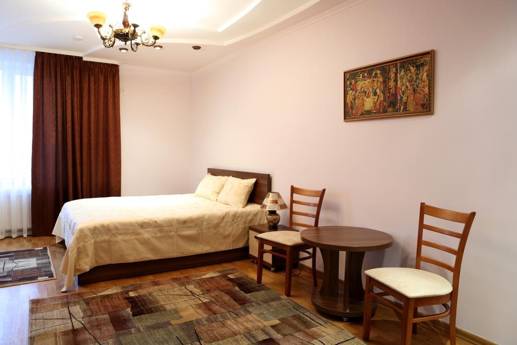 Hotel Bachus 基希讷乌 客房 照片