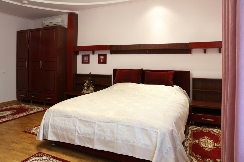 Hotel Bachus 基希讷乌 客房 照片