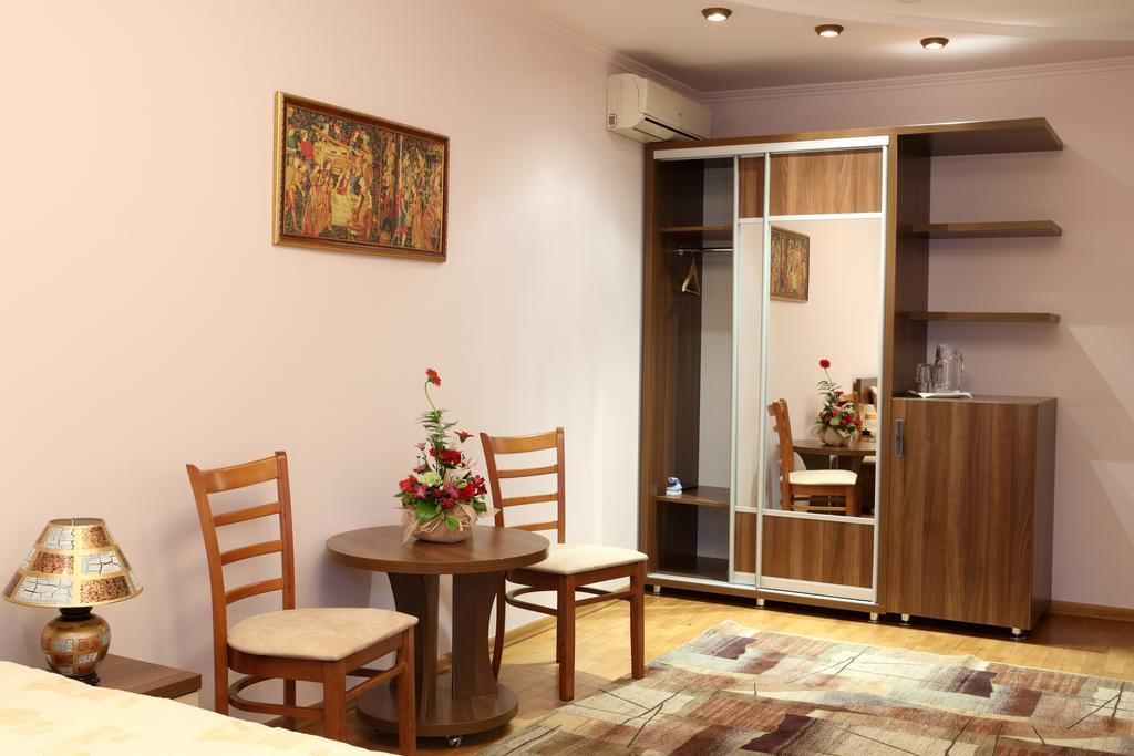 Hotel Bachus 基希讷乌 客房 照片